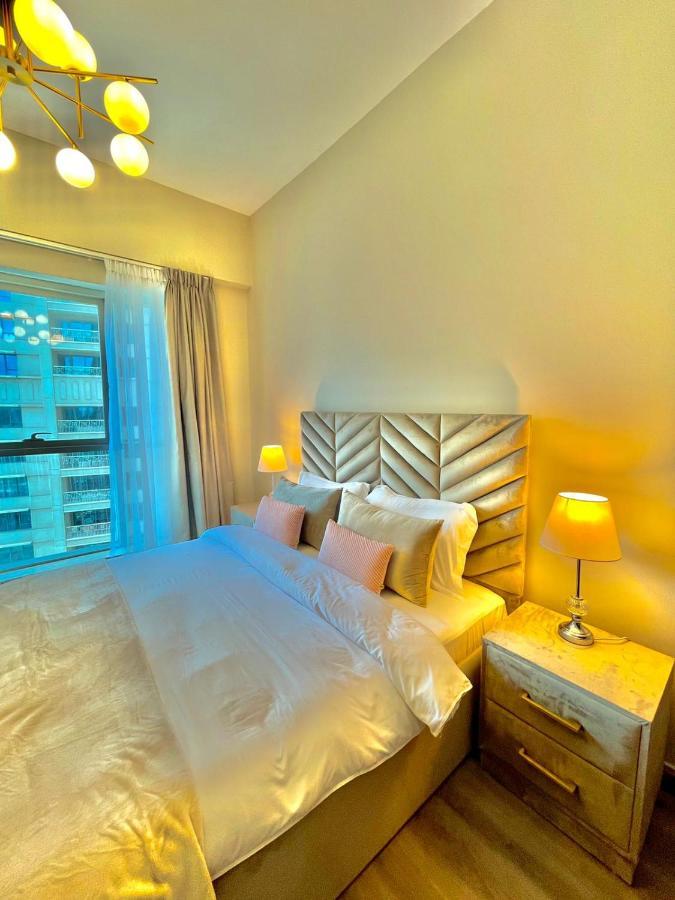 First Class 2br With Burj Khalifa & Downtown View * دبي